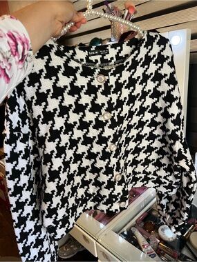 SHEIN Black & White Houndstooth Pearl-Button Cardigan